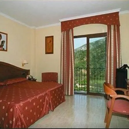 Kross Altos De 4* Istán