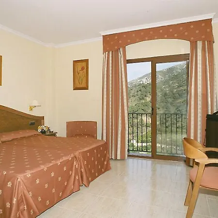 Hotel Kross Altos De 4*