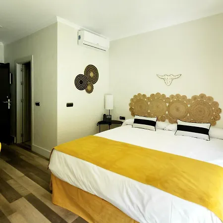 Kross Altos De Hotel Istán