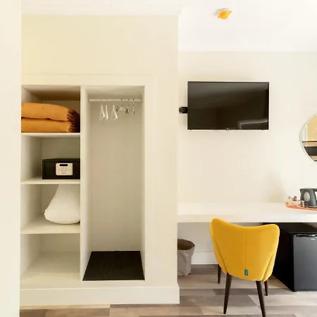 Hotel Kross Altos De 4*