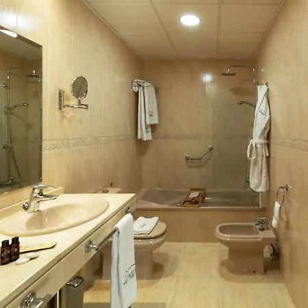 Kross Altos De Hotel Istán